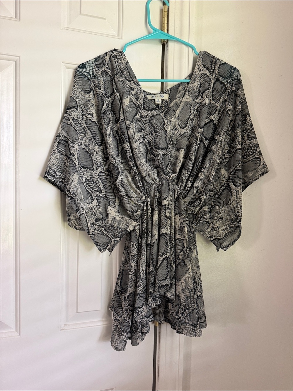 Snake Print Dolman Sleeve Top - Gray